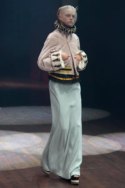 Look 16